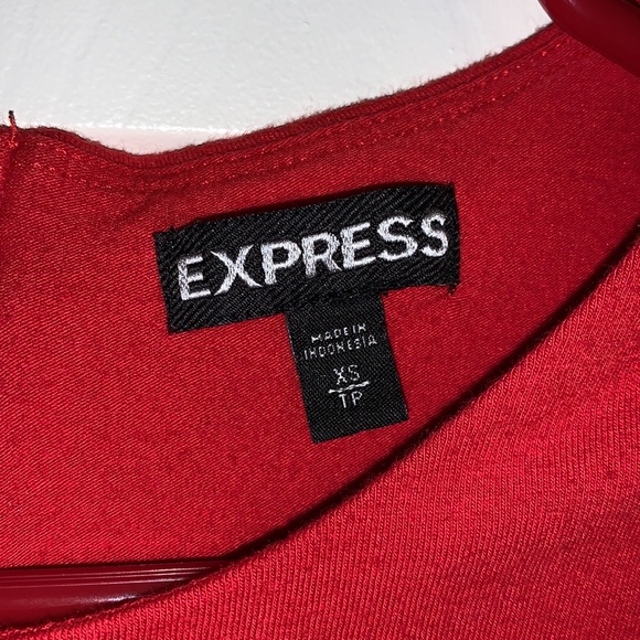 Express short sleeve back zipper top - Picture 2 of 4